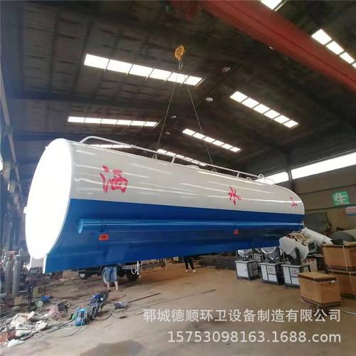 德顺10吨洒水车储水罐报价解析 12立方工地运水罐东风国六喷洒车性价比之选