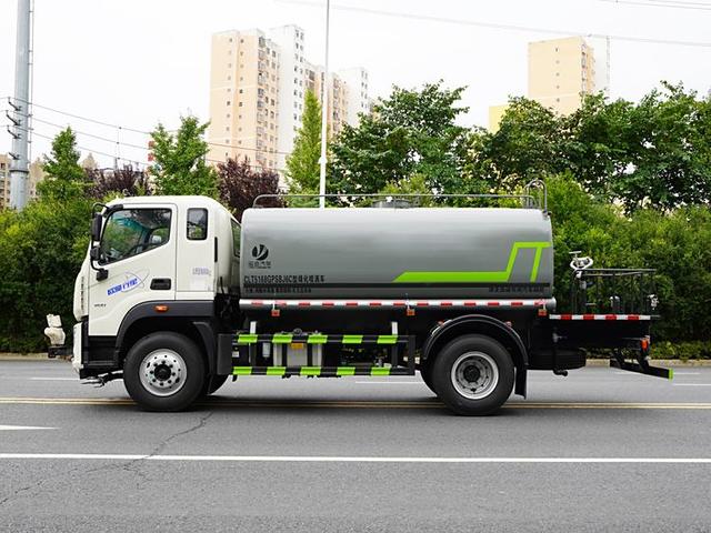 福田奔驰欧曼15方洒水车,好车不贵